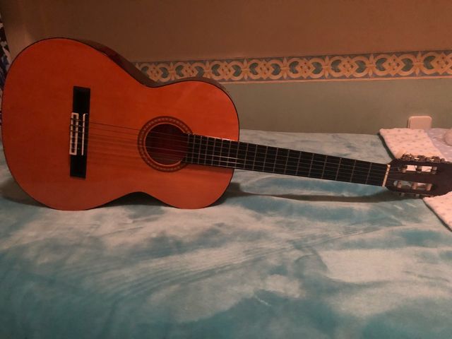 Guitarra Romanza , modelo Carmen.