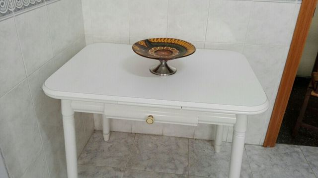 Mesa cocina blanca de segunda mano por 35 € en Valencia en WALLAPOP Mesa cocina blanca de segunda mano por 35 € en Valencia en WALLAPOP