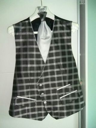 Chaleco boda y corbata ramon sanjurjo de segunda mano por 115 EUR en  Zumarraga en WALLAPOP