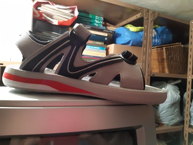 zapatillas o chanclas de piscina o playa