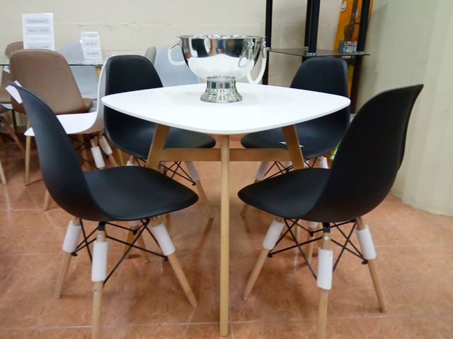 Comedor 4 sillas nordicos de segunda mano por 199 € en Madrid en ... Comedor 4 sillas nordicos de segunda mano por 199 € en Madrid en ...
