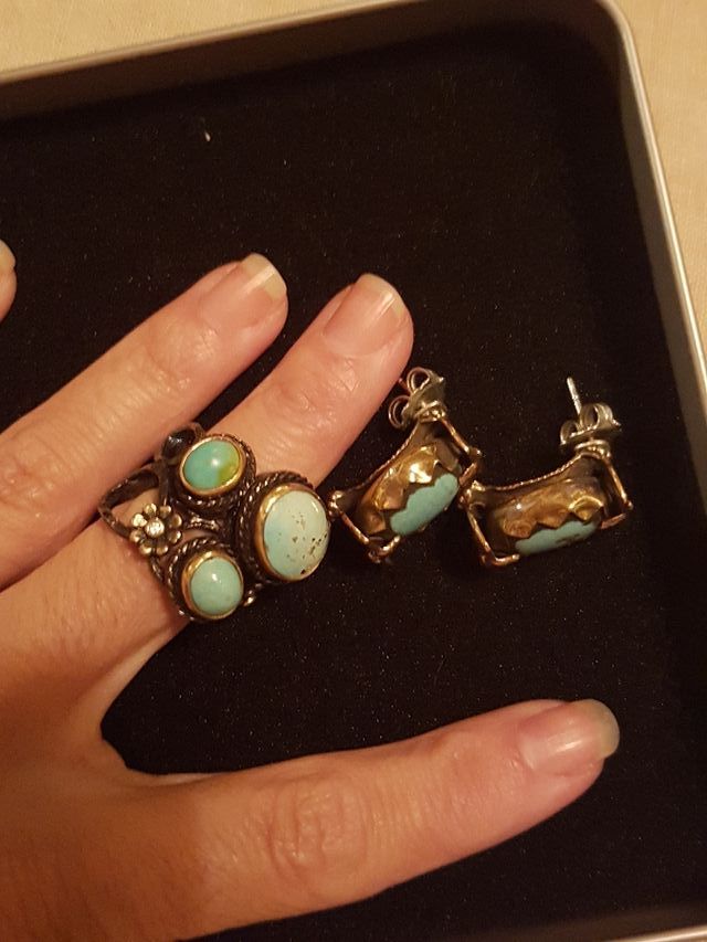 juego de pendientes y anillo de plata