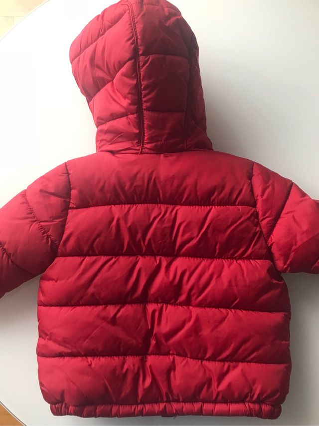 Abrigo Zara Baby Rojo. Talla 74cm. 6/9 meses
