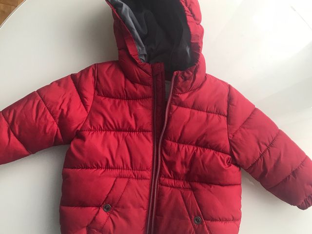 Abrigo Zara Baby Rojo. Talla 74cm. 6/9 meses