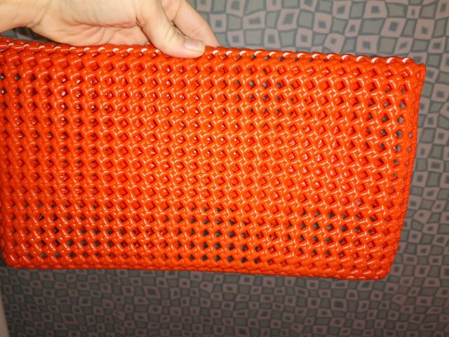 Borsa a mano tipo griglia. Marca Yerse