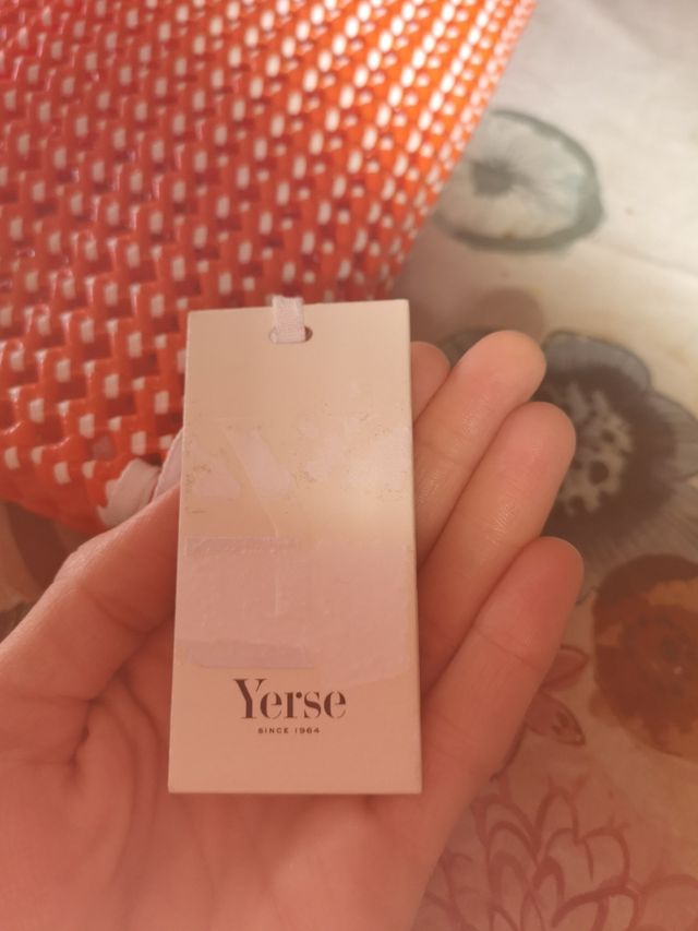 Borsa a mano tipo griglia. Marca Yerse