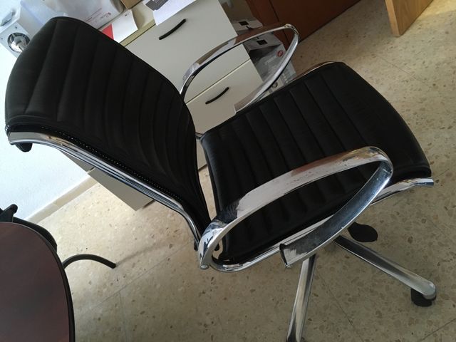Silla giratoria de oficina. de segunda mano por 50 € en Arenys de ... Silla giratoria de oficina. de segunda mano por 50 € en Arenys de ...