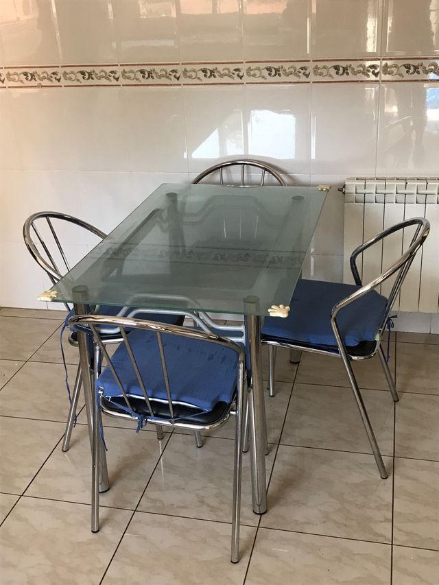 Mesa y 4 sillas cocina o terraza de metal de segunda mano por 28 ... Mesa y 4 sillas cocina o terraza de metal de segunda mano por 28 ...