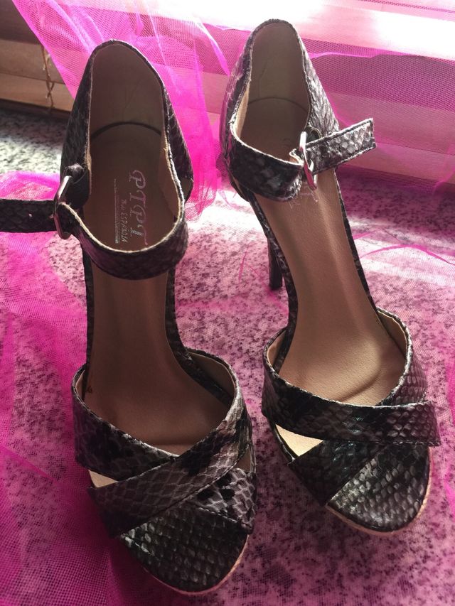 Zapato tacón serpiente