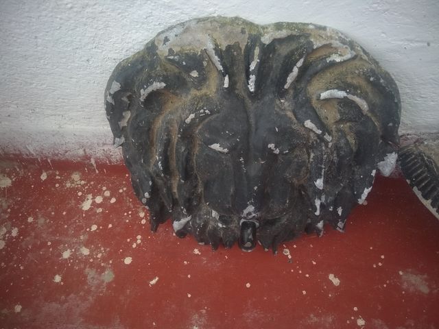 preciosa fuente antigua para jardin o interior