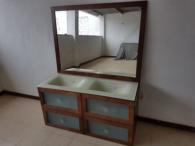 Mueble cuarto de baño con espejo de segunda mano por 195 € en Lucena ... Mueble cuarto de baño con espejo de segunda mano por 195 € en Lucena ...
