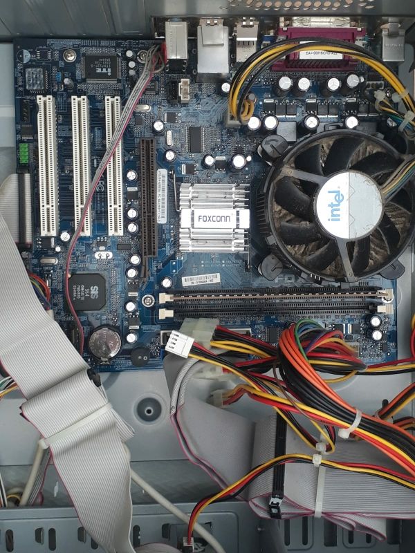 torre OKI con accesorios, 400W