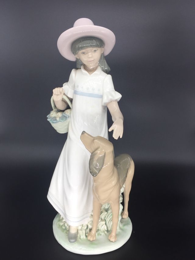 Figura Nao Lladró Niña y su Perro