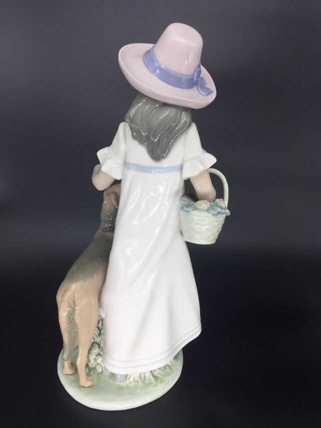 Figura Nao Lladró Niña y su Perro