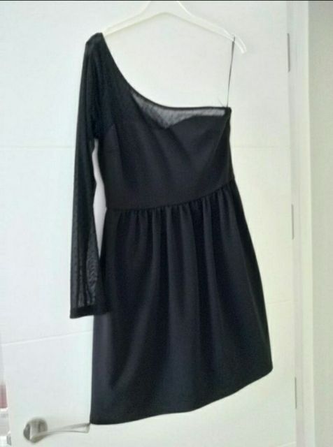 VESTIDO DE MANGA ASIMÉTRICA TRANSPARENTE DE ZARA