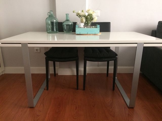 Mesa comedor de diseño de segunda mano por 90 € en Sevilla en WALLAPOP Mesa comedor de diseño de segunda mano por 90 € en Sevilla en WALLAPOP