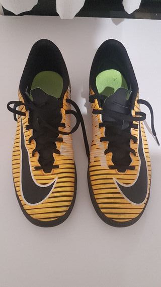 botas de futbol nike multitacos