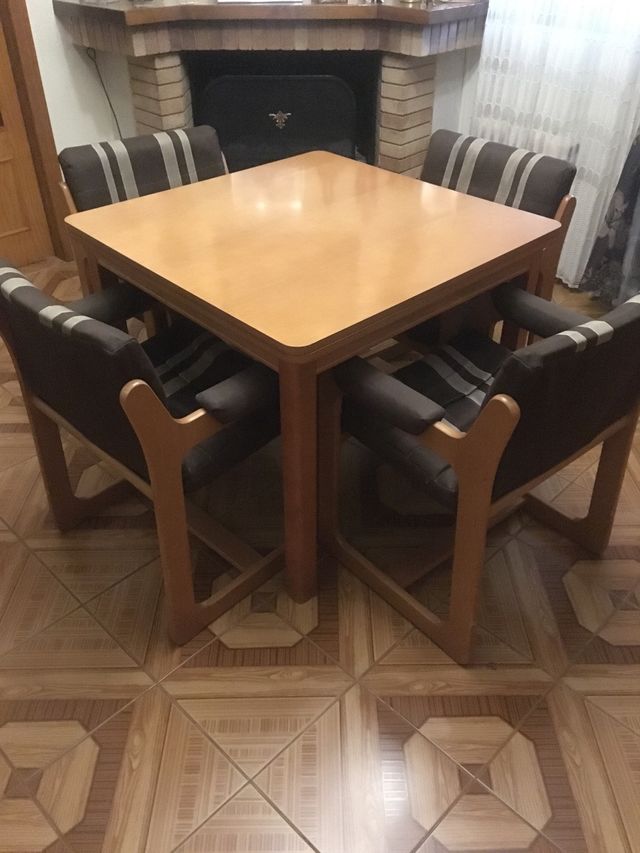Mesa cuadrada comedor + 4 sillas de segunda mano por 40 € en ... Mesa cuadrada comedor + 4 sillas de segunda mano por 40 € en ...