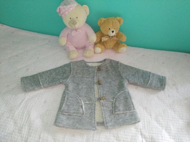 Abrigo Zara gris invierno 18-24 meses