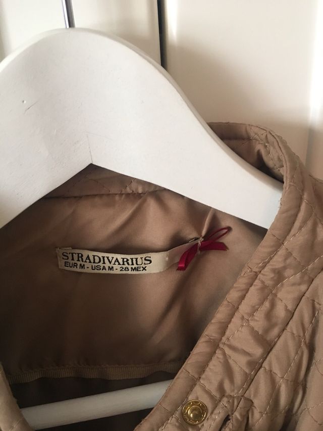 Cazadora beige Stradivarius
