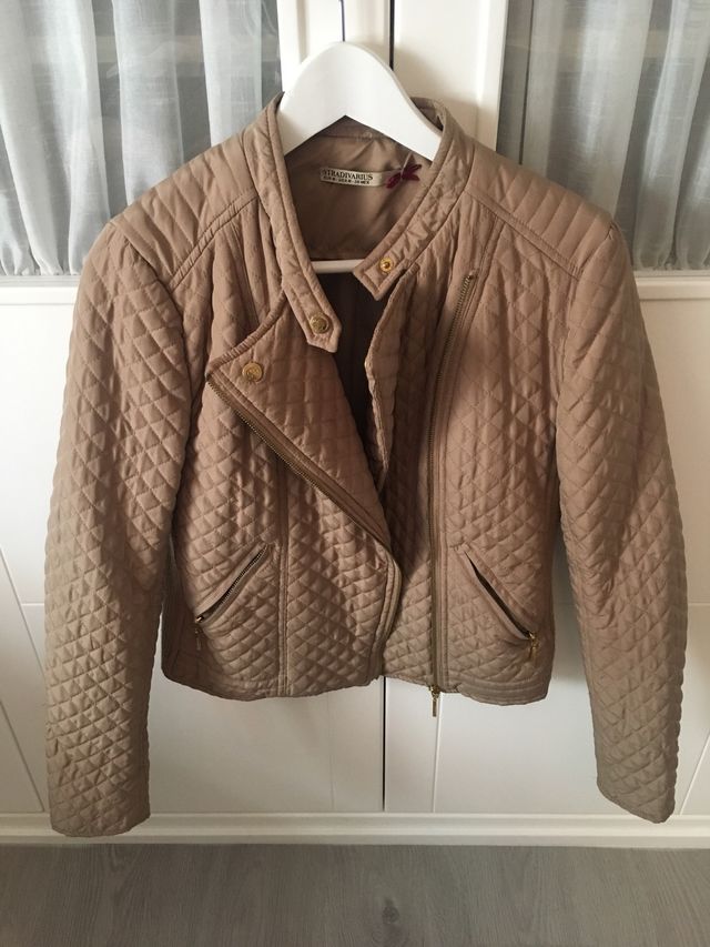 Cazadora beige Stradivarius