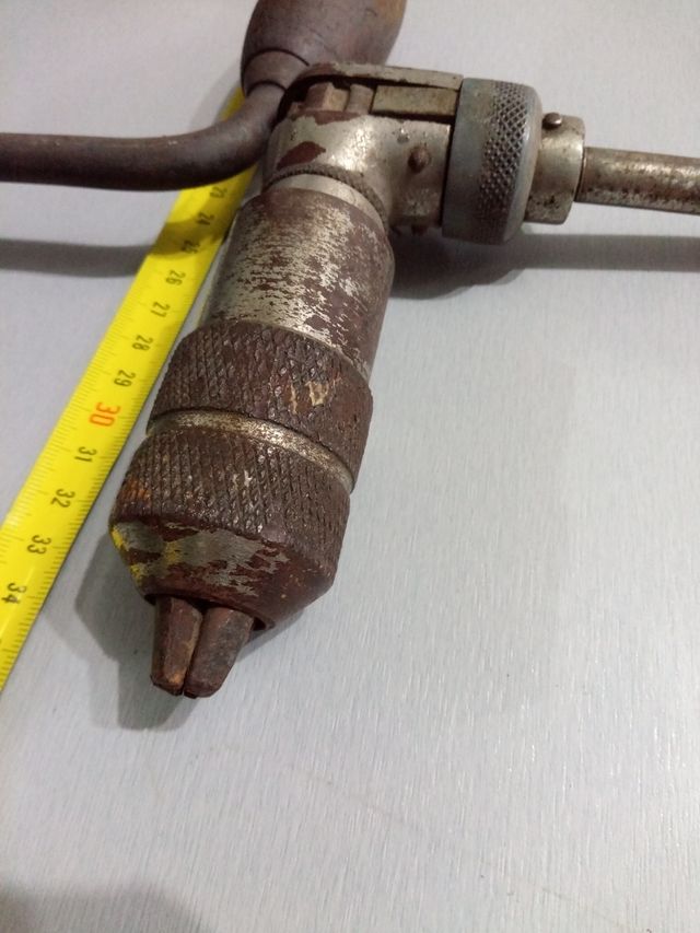 taladro manual antiguo