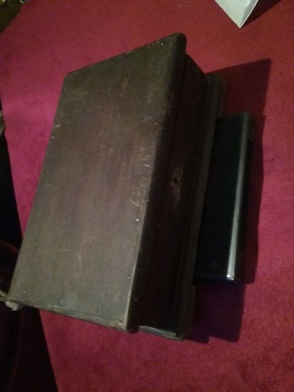 COFRE DE MADERA MUY ANTIGUO. de segunda mano por 20 € en Madrid en WALLAPOP