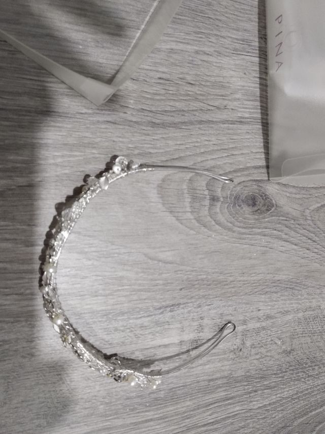 Tiara realizada a mano