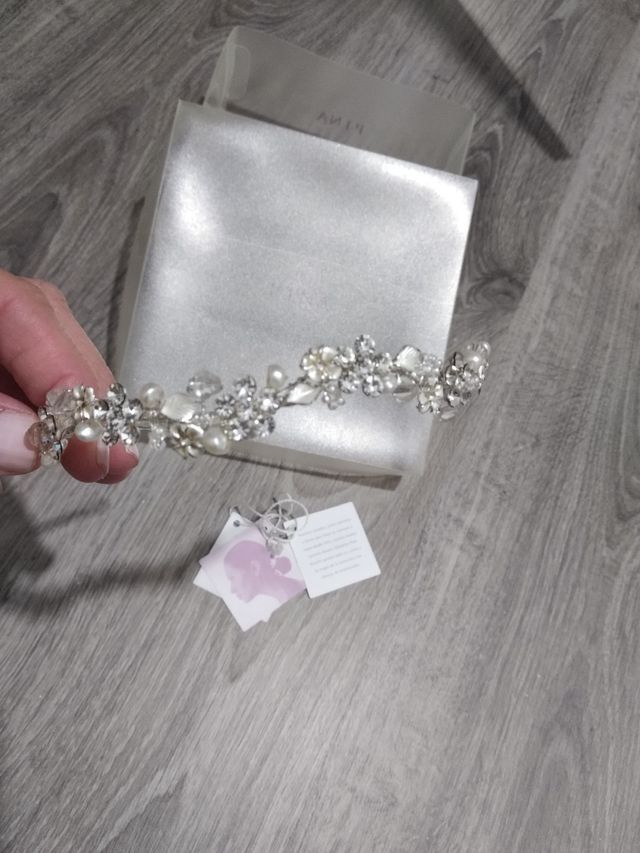 Tiara realizada a mano