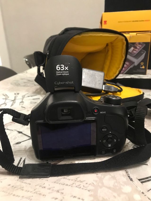 Cámara de fotos Sony 63 x ..20.1 megapixeles.