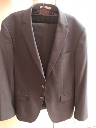 Trajes santa Eulalia talla 54varios modelos de segunda mano por 50 EUR  en Barcelona en WALLAPOP