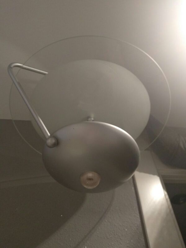 Lámpara halógena techo.