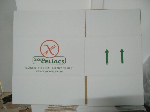 Caja de embalaje rotulada