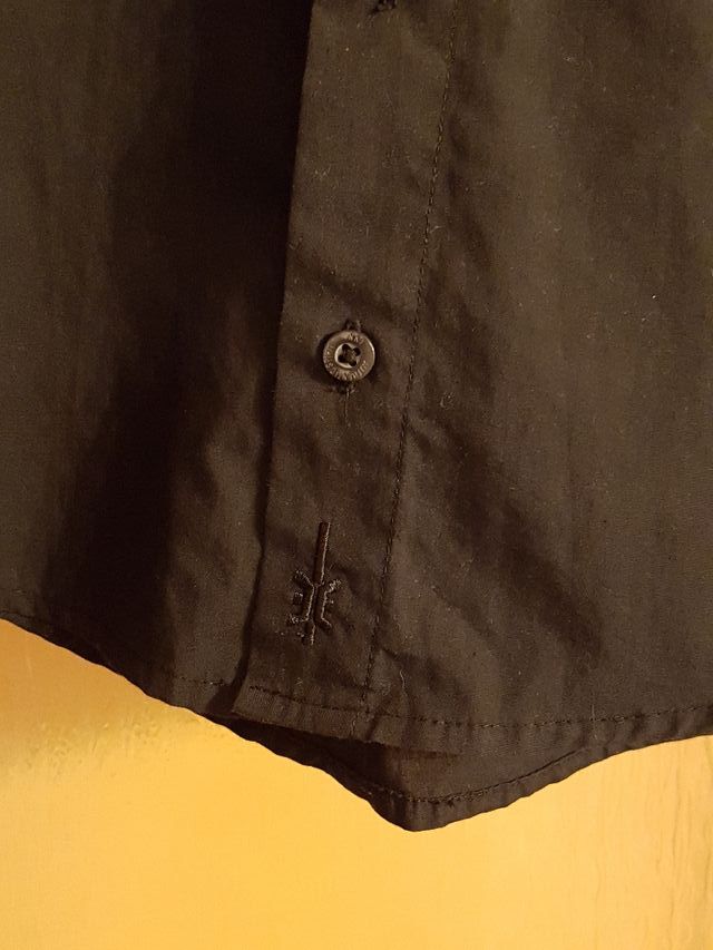 Camisa negra manga larga