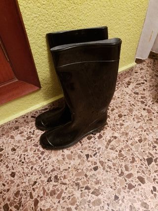Botas goma para agua de segunda mano por 10 EUR en Paiporta en WALLAPOP