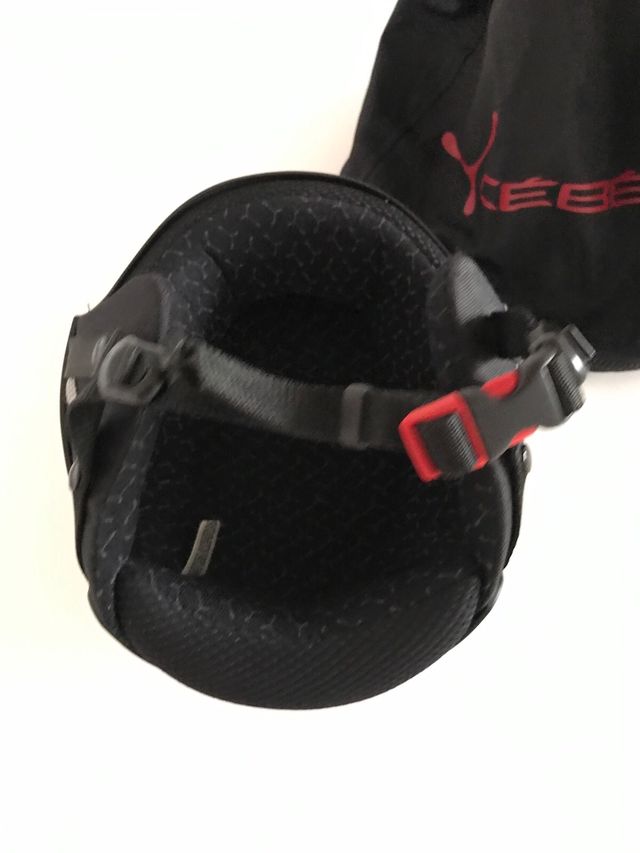 Casco Sky. Snowboard CEBE con funda. Talla M.