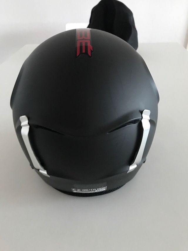 Casco Sky. Snowboard CEBE con funda. Talla M.