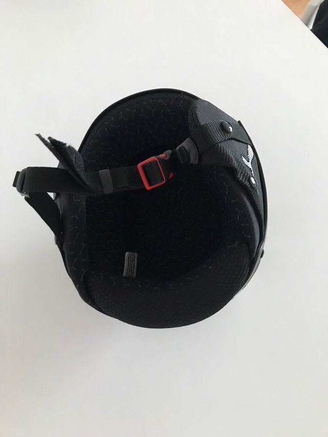 Casco Sky. Snowboard CEBE con funda. Talla M.