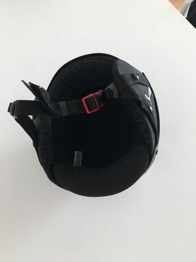 Casco Sky. Snowboard CEBE con funda. Talla M.