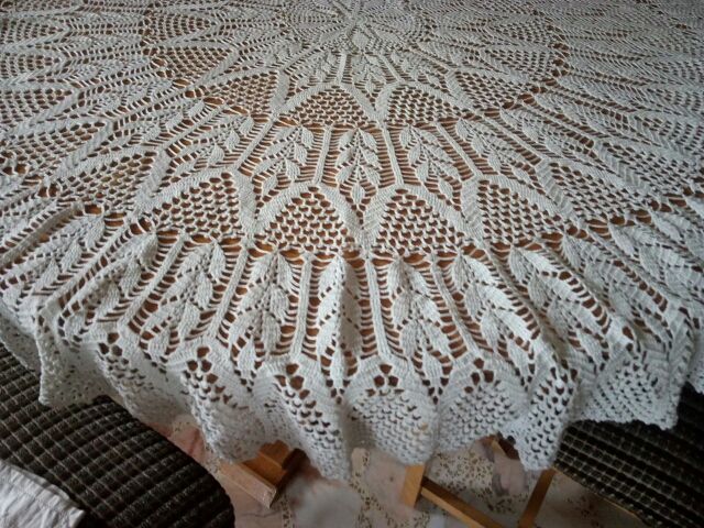 Tapete mesa hecho con hilo de alta calidad