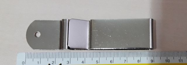 Pinzas / clips metálicos.