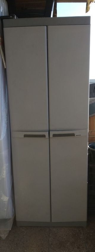 Armario exterior de segunda mano en Madrid en WALLAPOP