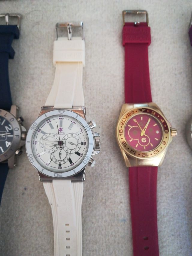 relojes los 5 y de regalo la pulsera