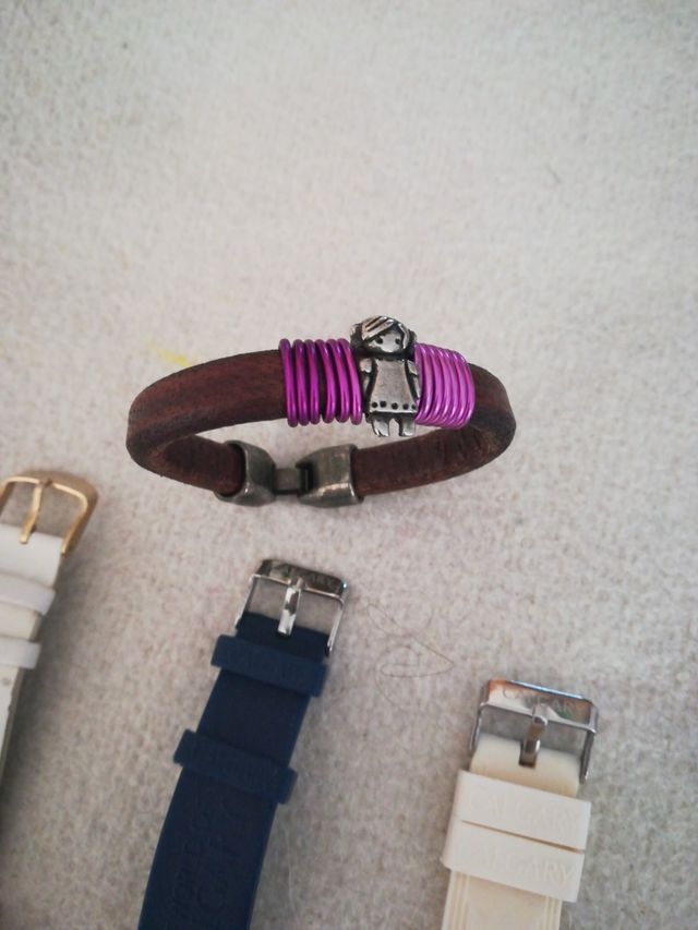 relojes los 5 y de regalo la pulsera