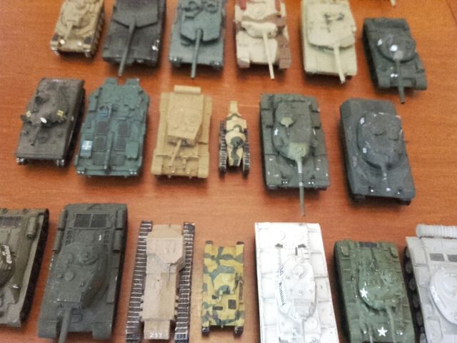 Tanques em miniatura