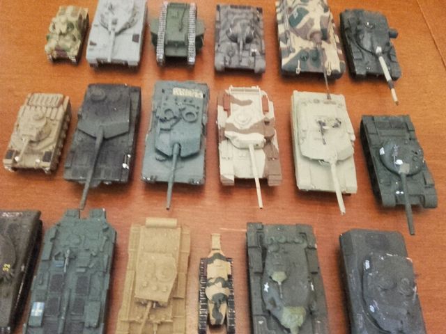 Tanques em miniatura