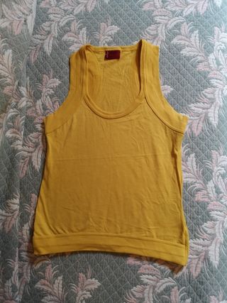 Camiseta tirantes mujer LEVI\\'S T XS de segunda mano por 3 EUR en Móstoles  en WALLAPOP