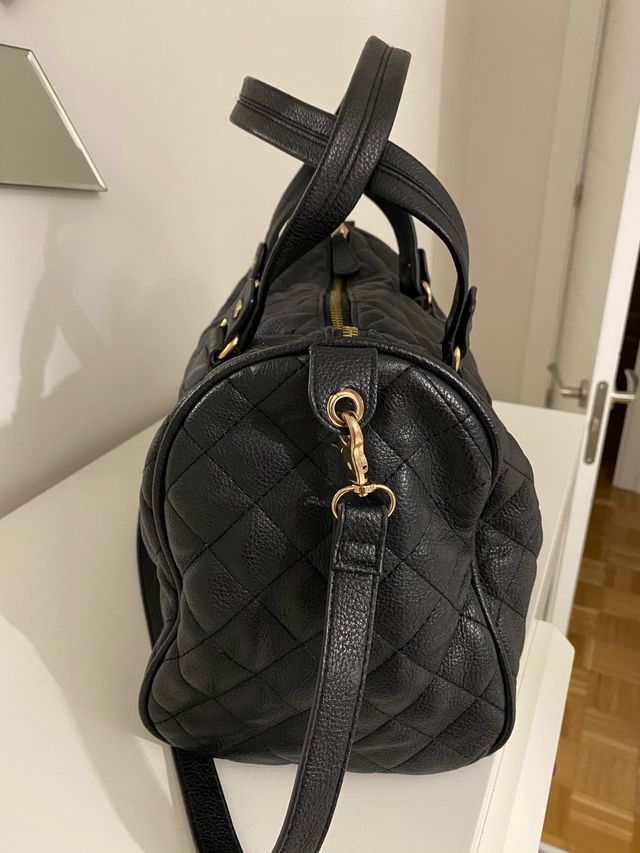Bolso negro estilo Channel Stradivarius