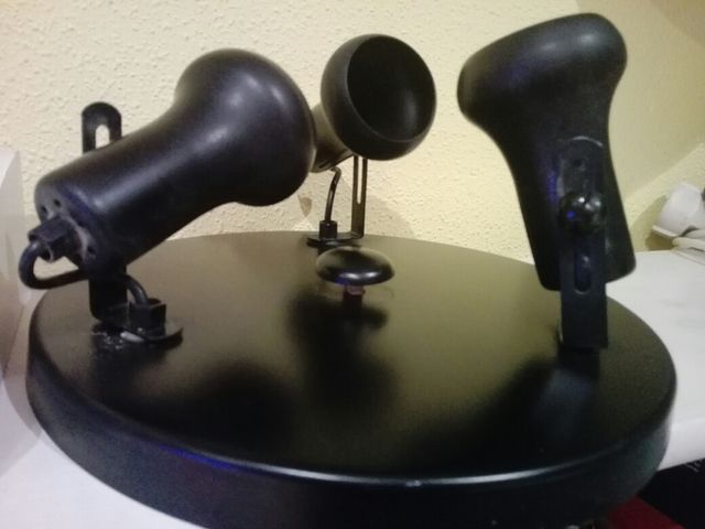 Lámpara halógena de tres focos