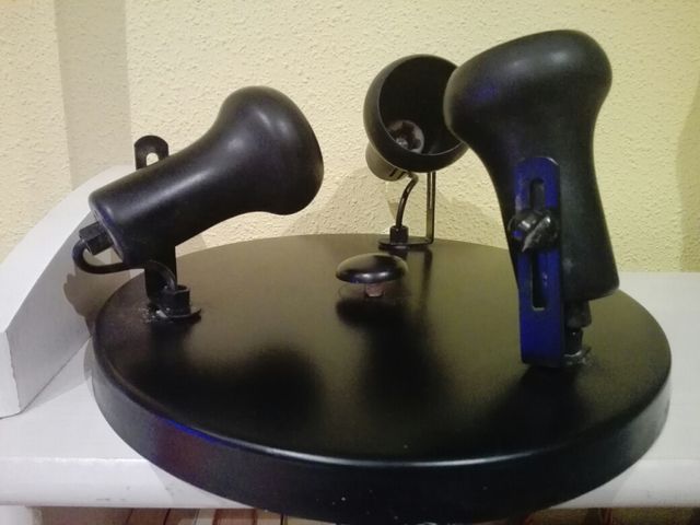 Lámpara halógena de tres focos